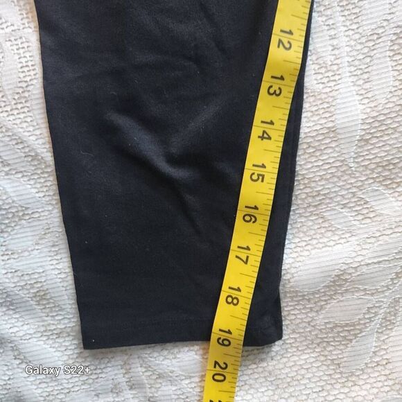 No Boundaries  black capri leggings - Picture 2 of 5